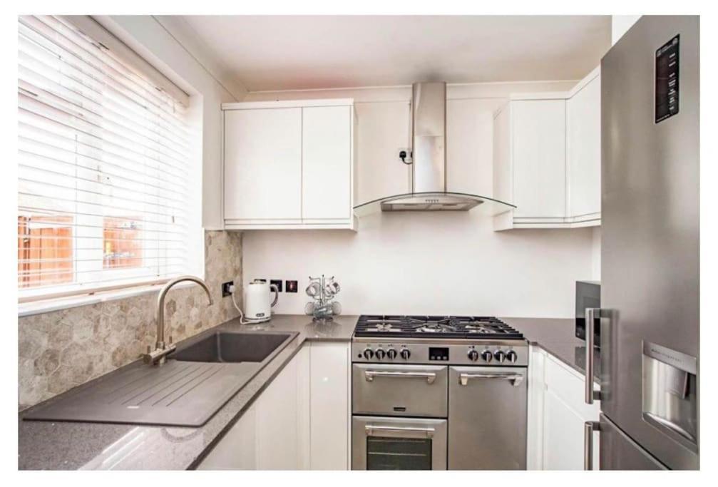 2 Bed - Walking Distance To Harry Potter Studio Γουάτφορντ Εξωτερικό φωτογραφία